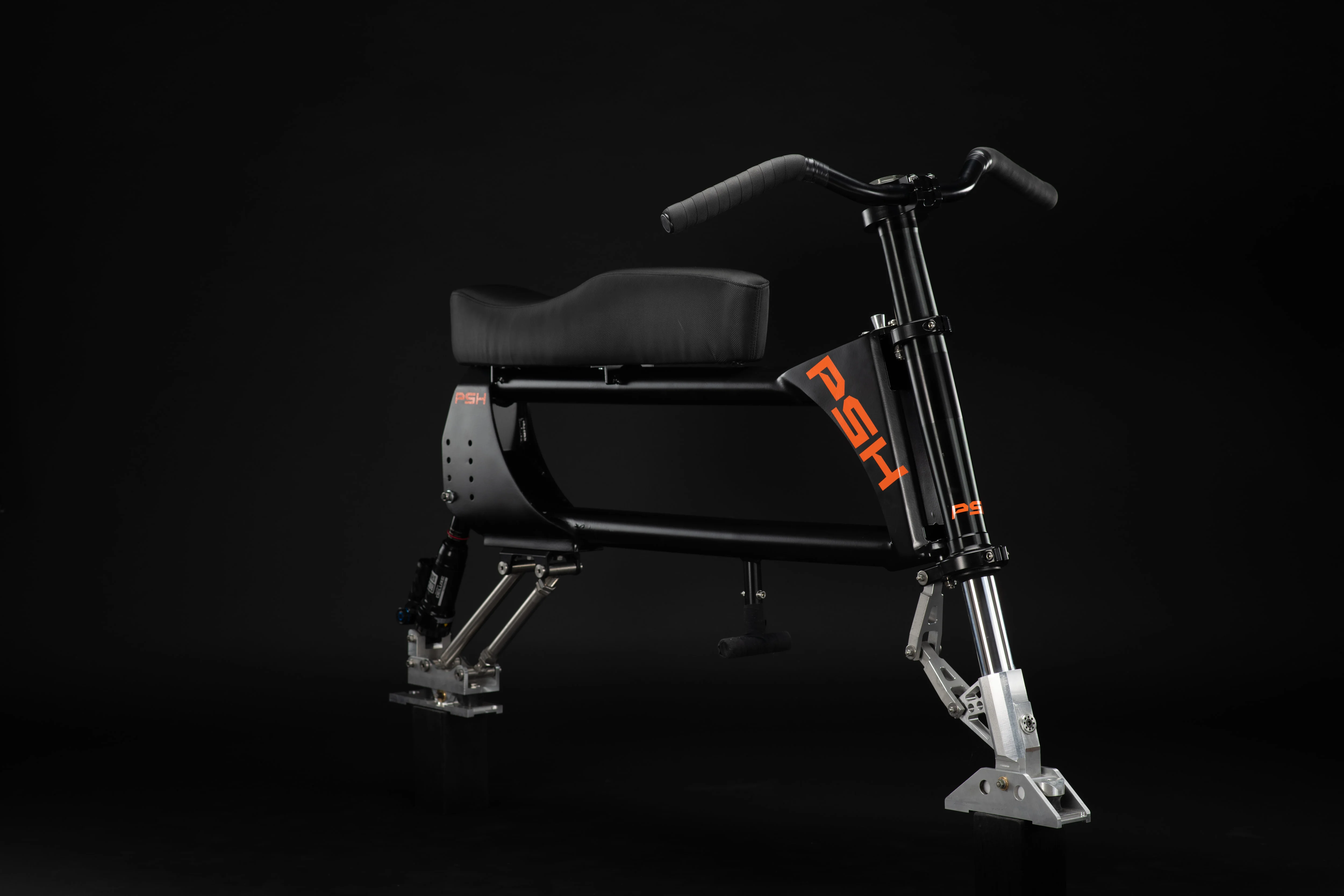 PSH-SKIBOB in Schwarz mit orangem Schriftzug